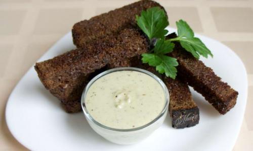 Чесночный омлет с чесночными гренками для хорошего вечера